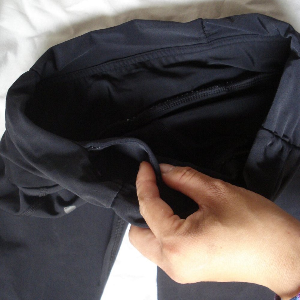 Black UA dri-fit capri leggings